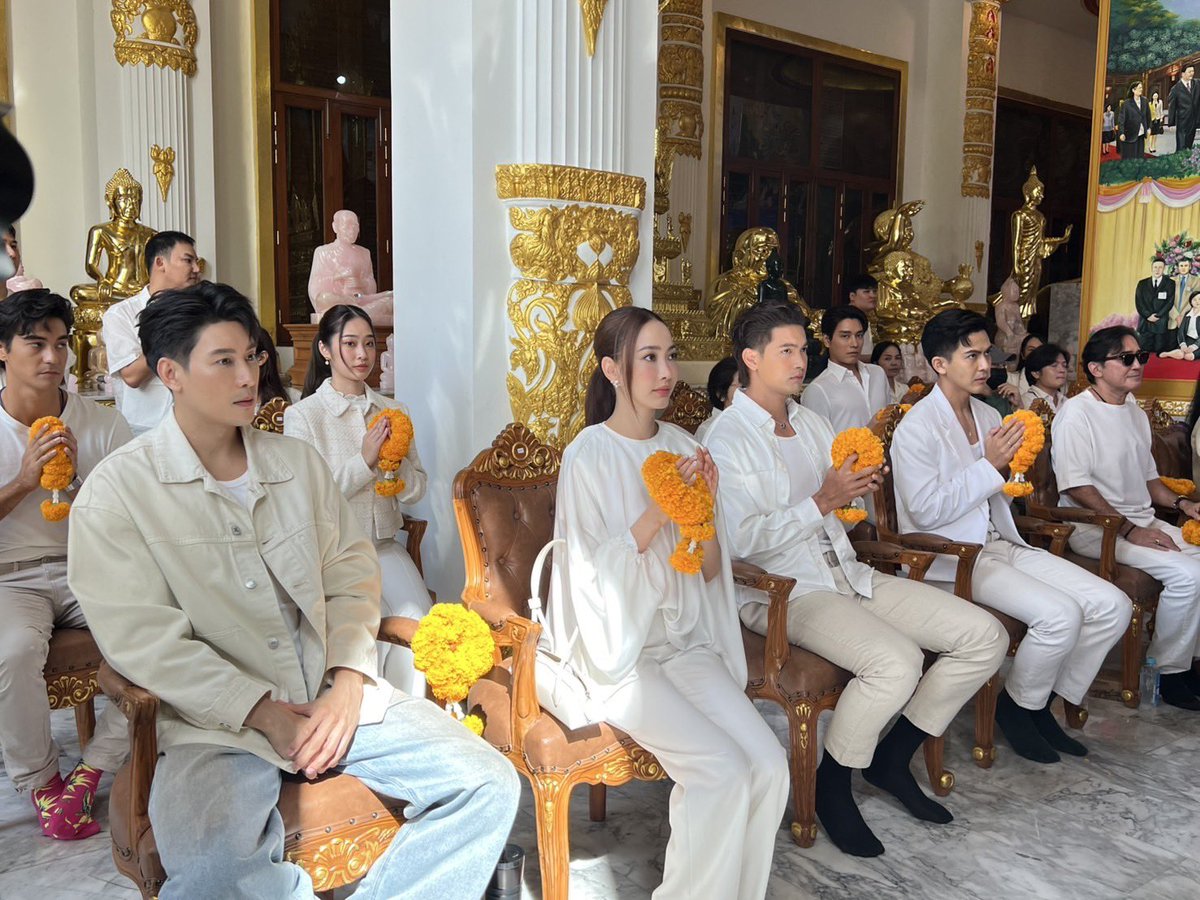 monooriginal_th's tweet photo. เสริมสิริมงคลก่อนเปิดกล้องบวงสรวง
ภาพยนตร์ ‘ครุฑา นาคี’ พร้อมนักแสดง ผู้กำกับ และ ทีมงาน 🙏🏻

#MonoOriginal
#ครุฑานาคี #แต้วณฐพร #เคนภูภูมิ
#เต้ยพงศกร #เข้มหัสวีร์ https://t.co/S8Wyszcqlf