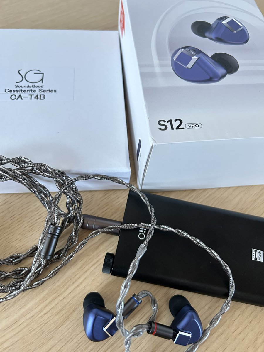 Alain008800's tweet photo. SoundsGood のケーブルCassiterite 2pin 4.4mmに合わせるイヤホンとして平面駆動のLETSHUOER S12proを今更ながら購入 (S12 2024 Editionと迷ったけど出てくる音色や立体感がS12proの方が個人的に好みだった)初のミドルクラス?イヤホンに感動中😍
#Letshuoer #S12pro #SoundsGood #Cassiterite https://t.co/Djl8sRkZPf