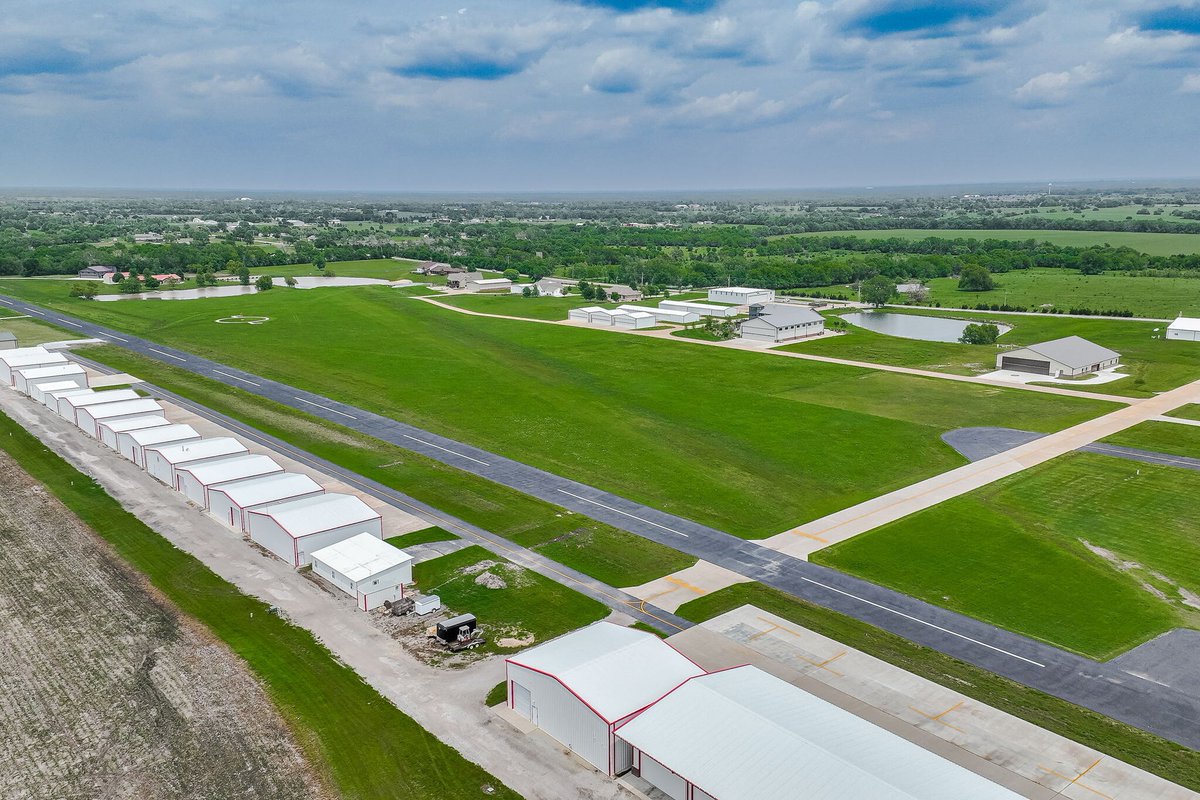 DPavgeek's tweet image. [FlyingMag] Two Decades After Renaissance, Wichita Airpark Ready for New Ownership dlvr.it/TDVVw3