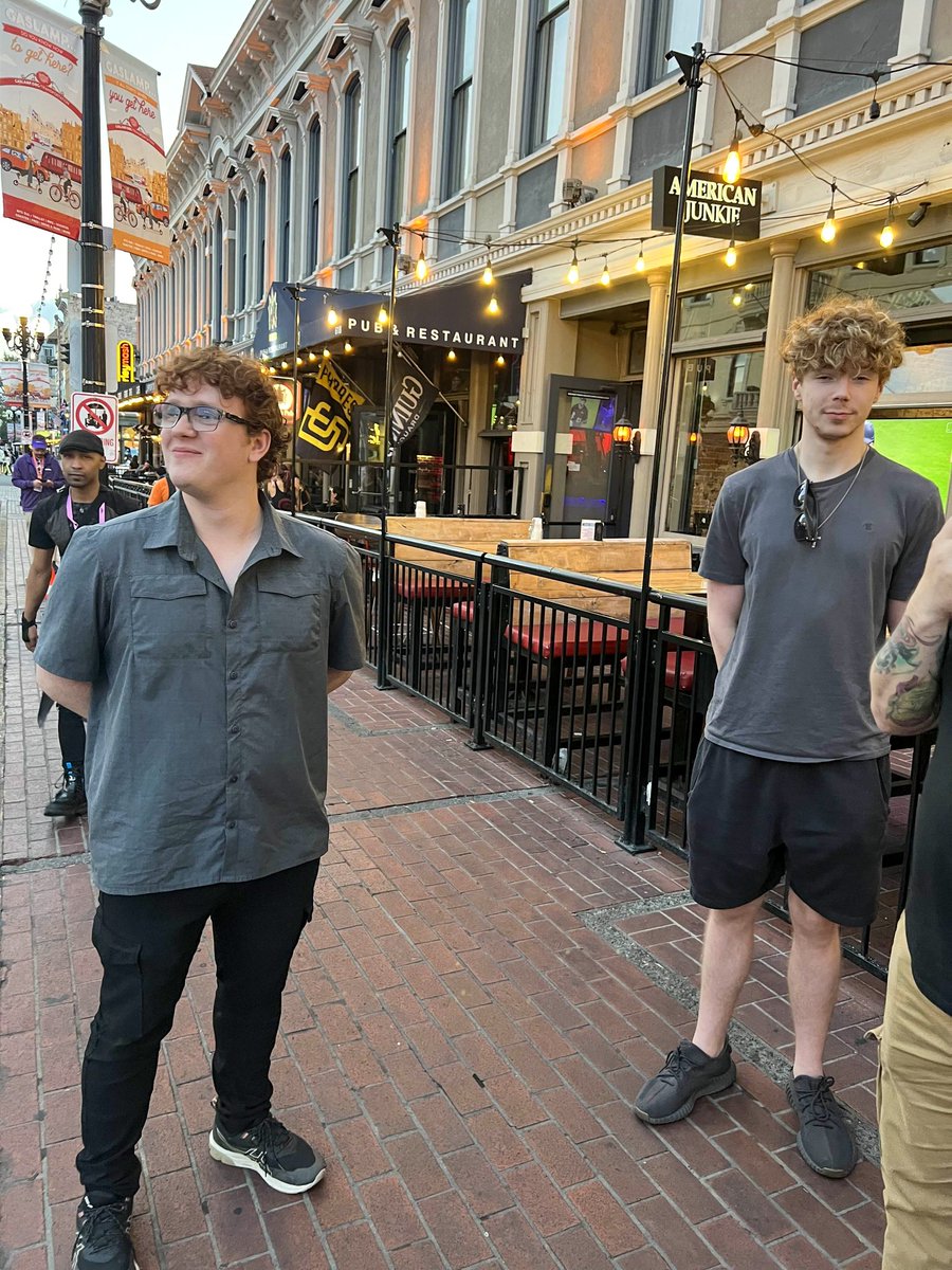 That1GuyShayne's tweet image. Who wore it better?

@MetaHex_ or @thomasbeshke