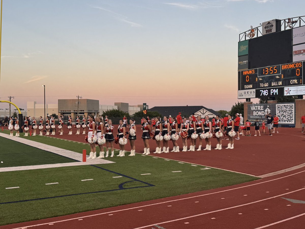 RHHSHawks_9's tweet image. Great to see H9 students performing under the Friday Night Lights!