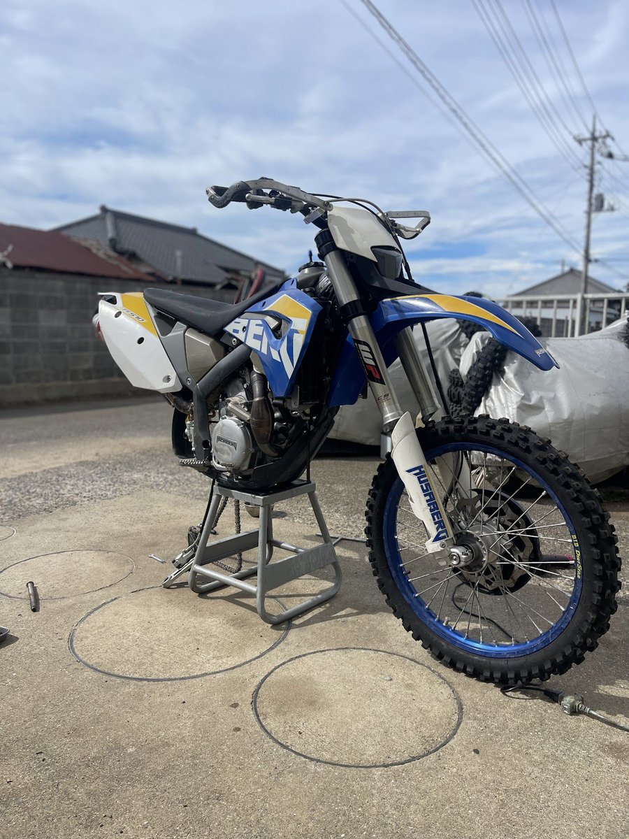db601's tweet photo. 来年の日高を目指して整備し始めた #FE570 #4StrokeForce #HUSABERG https://t.co/DSsCl8WKge
