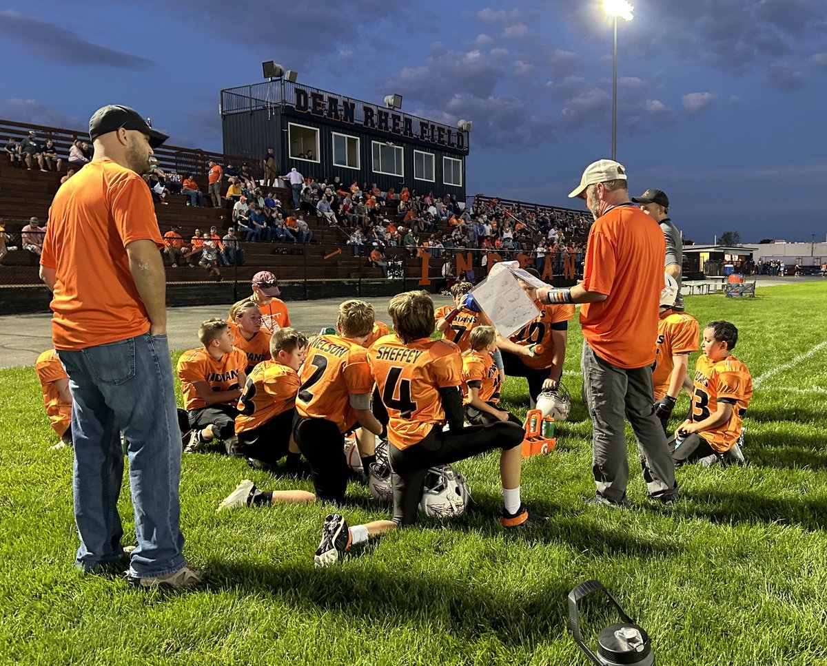 IronMtnBear's tweet photo. Really cool night in Double R on Dean Rhea Field!  Varsity had an open night and the youth league played under the lights in front of a packed house!  Small town Friday night lights in #SWVA 😎 https://t.co/p1lefXoTtM