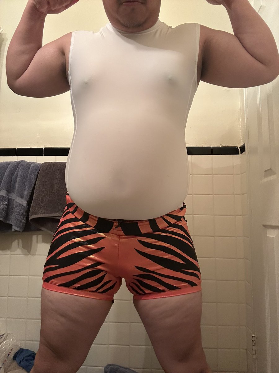 Compression shirt making me feel beeeeeefy