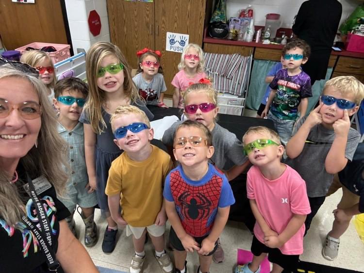 STheteach's tweet photo. Loved being a part of Little Badger PreK Mrs. Loretta’s science experiment today! We are growing dendrites in PreK! Our future is looking bright! #BPRD #LBPREK https://t.co/dvfRqlSfRG