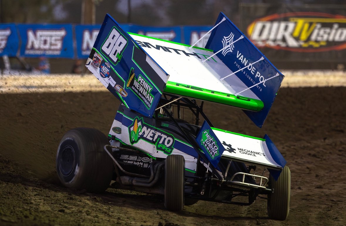 WorldofOutlaws's tweet image. .@DJ_Netto88 wins @NosEnergyDrink Heat Three and goes to the @ToyotaRacing Dash with @billbalogracing!

3. @DominicScelzi 
4. Kaleb Montgomery
5. @TKaedingRacing 

LCS:
6. @Brock_Zearfoss 
7. @chancegrasty1 
8. @KraigKinser 
9. @GaugeG_21