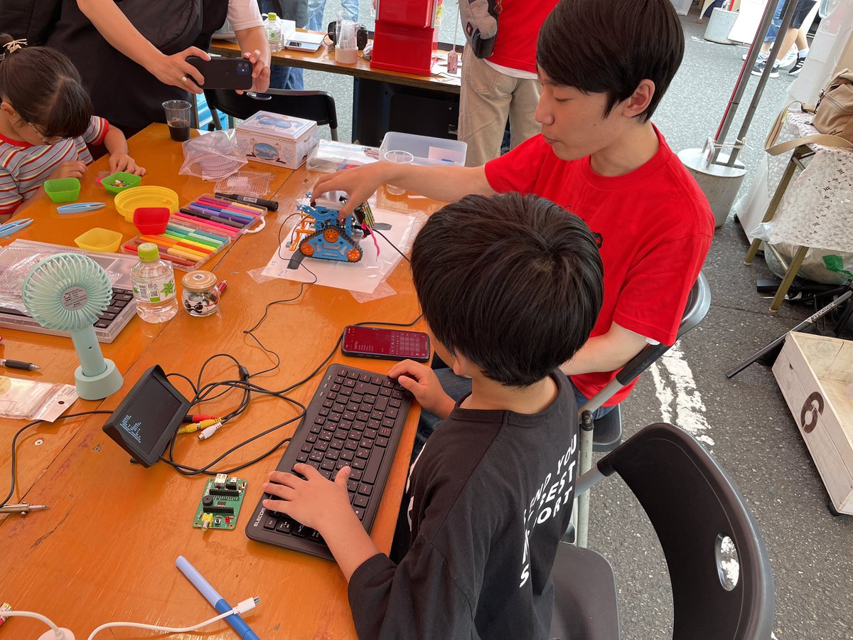 Code4fukui's tweet photo. いちごフレンズby code for FUKUI
カムロボをプログラミングで動かします！
#CodeforFUKUI
#いちごフレンズ https://t.co/KB43NLJGp9