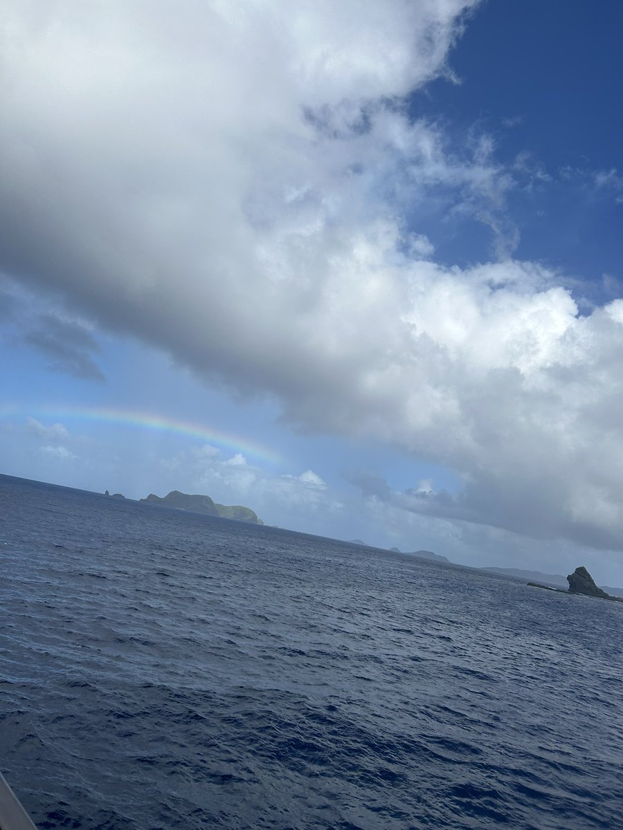 長引いたけど初の沖縄すごかったー！
海綺麗！！沖縄そば美味しい！そして台風に動じない！現地の人から台風の日こそ飲むって教えられたけど飲み屋当たり前にやってるし関東にいたら味わえない感覚だよね！笑 #in沖縄