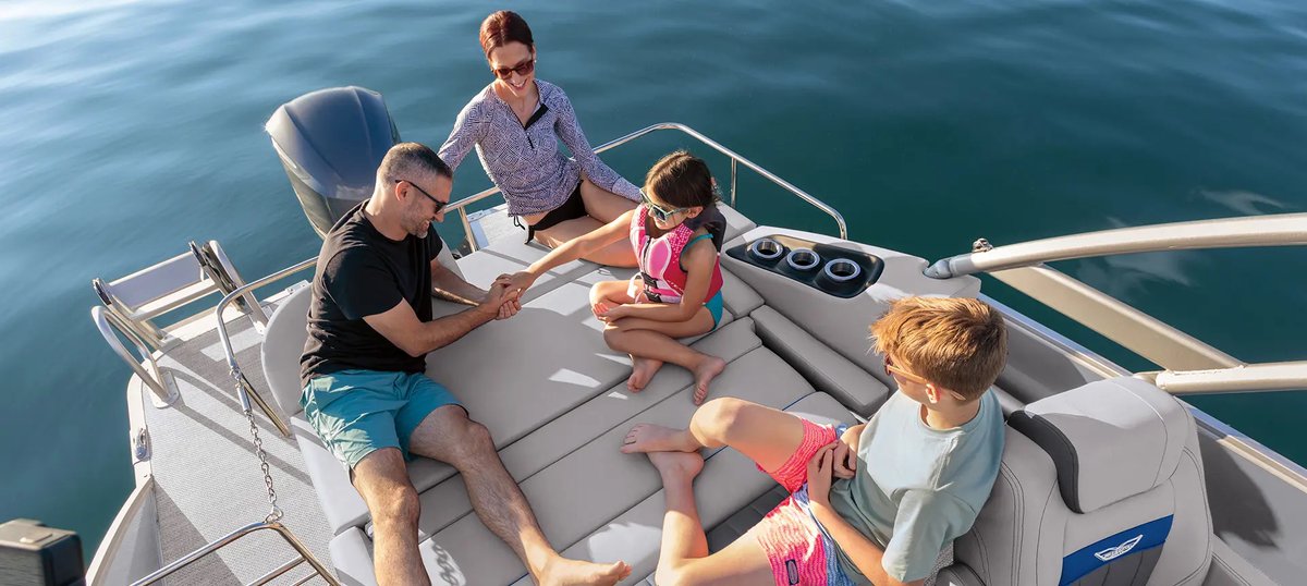 NauticalBC_Knox's tweet image. Take a break and unwind on the water with your loved ones at Nautical Boat Club Knoxville. Nothing beats quality family moments surrounded by nature's beauty. Enjoy the simple joys and create lasting memories together! #FamilyBoating #BoatLifeWithoutLimits