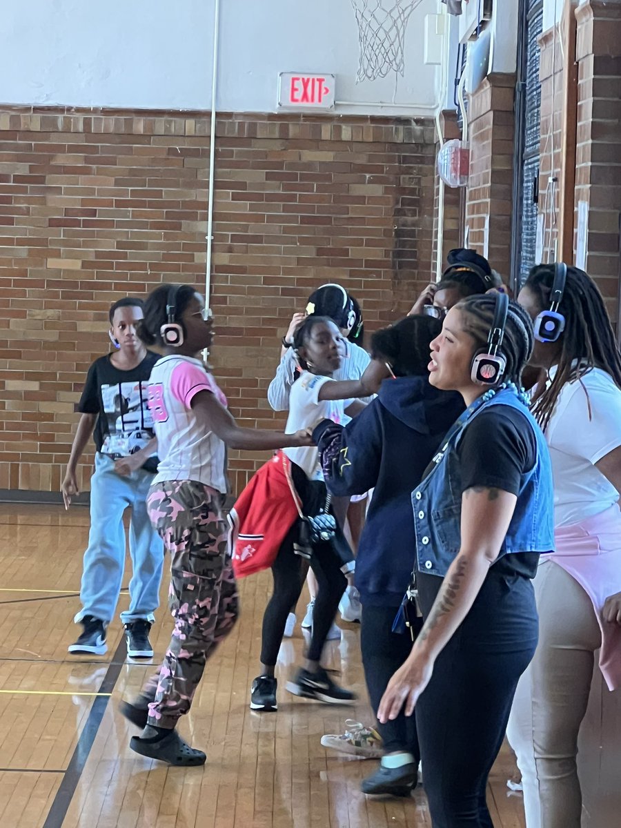 Master Jedi Ross 🧟♀️👩🏾🏫 tweet media