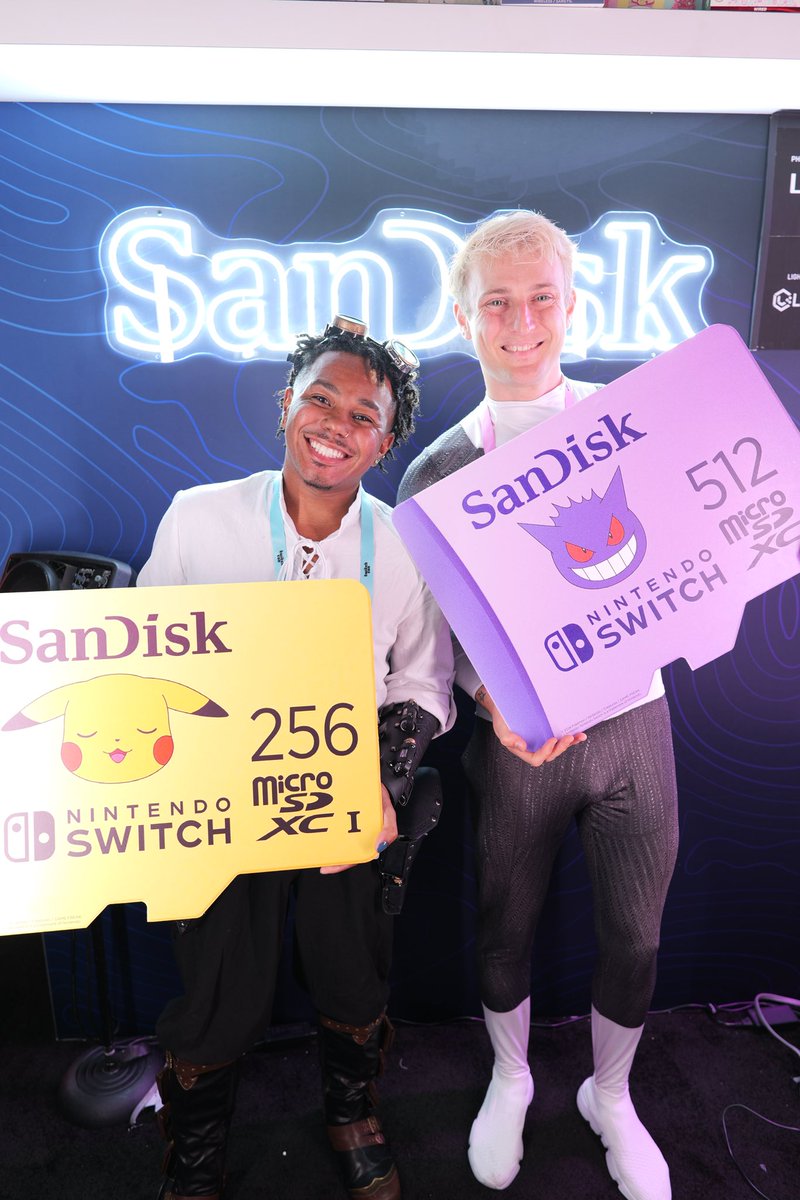ManicAlchemist_'s tweet photo. At Twitch-Con! @sandisk @LumixUSA https://t.co/3m2yEWLEVI