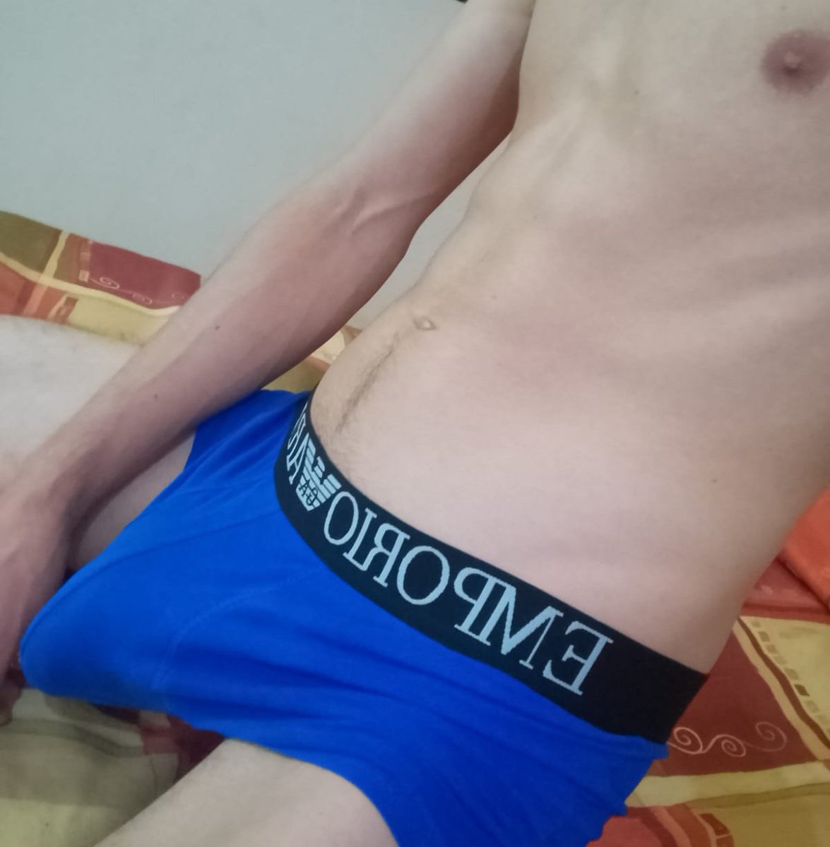 Más vale que no dejes caer ni una gota de leche al suelo o haré que la lambas perrita😈😈😈😈
#Hetero #Dotado #Vergon #Caliente #Fuckboy #Sex #Cruising 
Rt y Mg 🔥