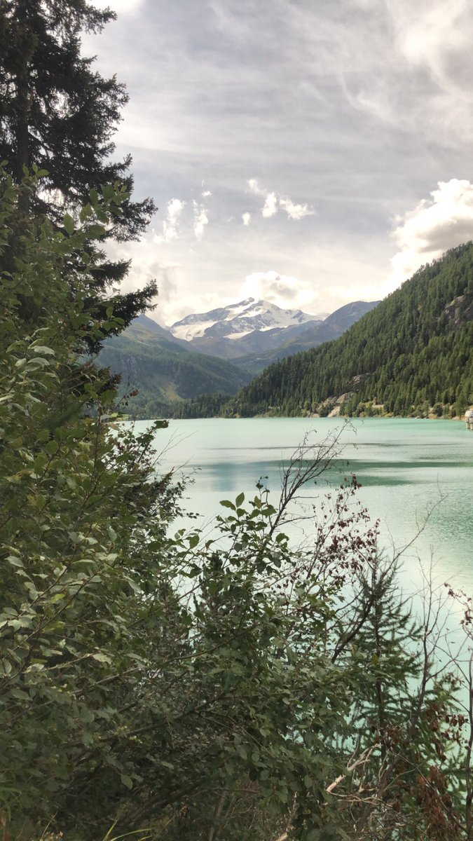 Damn, north Italy is so beautiful 🧘

It actually looks like Canada, doesn’t it?