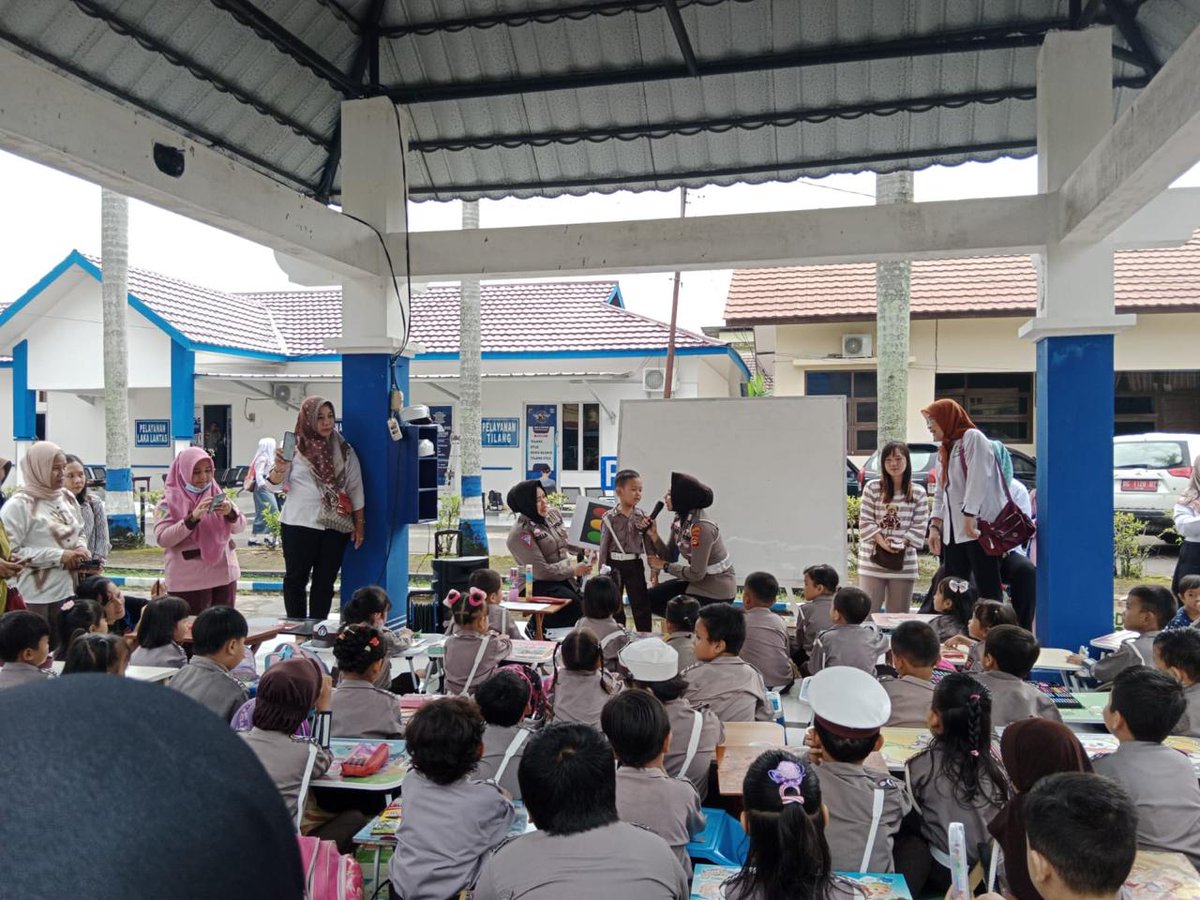 LantasMuba's tweet photo. Satlantas Polres Muba melaksanakan kegiatan Polsana TK IT AKHLAKUL KARIMAH kec. Sekayu di Taman Lalu Lintas Polres Musi Banyuasin.
 #BeyondtrustpresisiProgramDgiat14Indikator1 https://t.co/JEh14dLUub