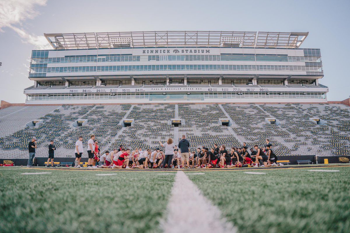 scstormfootball's tweet image. Friday Run Through at Kinnick ✔️🐥

Big thanks to @HawkeyeFootball for hosting us for our #FastFriday!