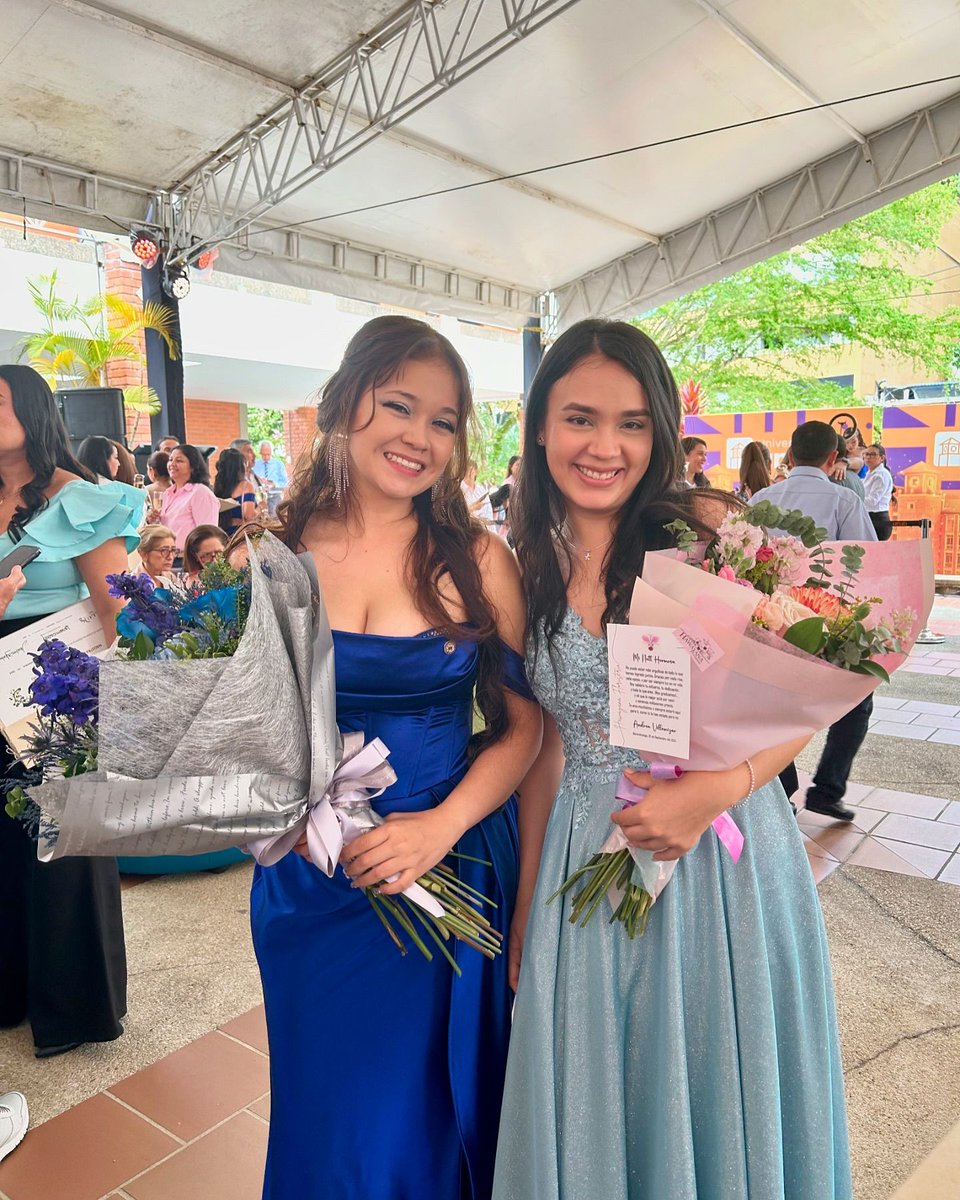 unab_online's tweet image. ¡Felicidades en su graduación 👏🧡! Este es el inicio de una nueva etapa llena de posibilidades 🔝. Que todo lo aprendido en la #UNAB sea el cimiento para un futuro  exitoso 🔥.

#GradosUNAB #OrgulloUNAB