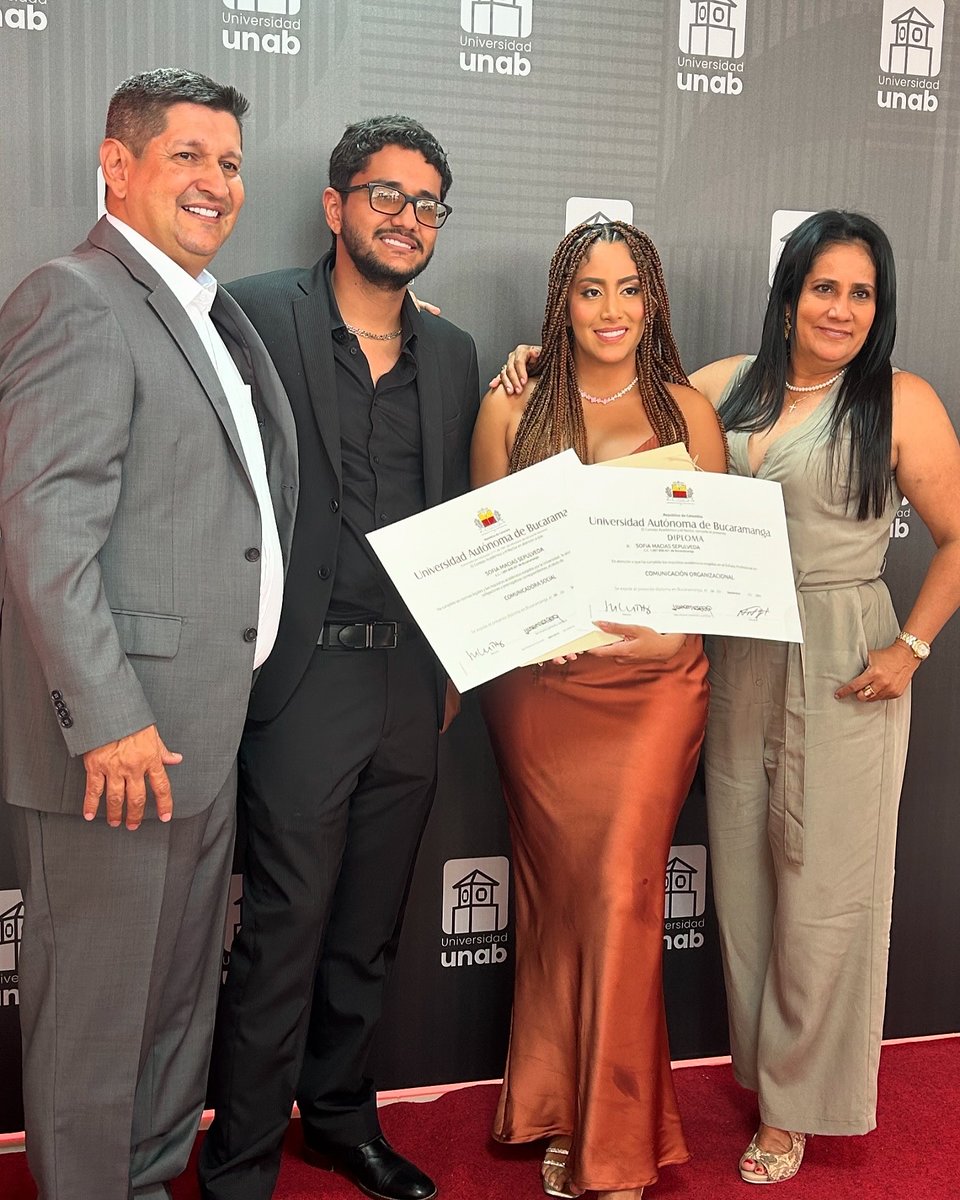 unab_online's tweet image. ¡Felicidades en su graduación 👏🧡! Este es el inicio de una nueva etapa llena de posibilidades 🔝. Que todo lo aprendido en la #UNAB sea el cimiento para un futuro  exitoso 🔥.

#GradosUNAB #OrgulloUNAB