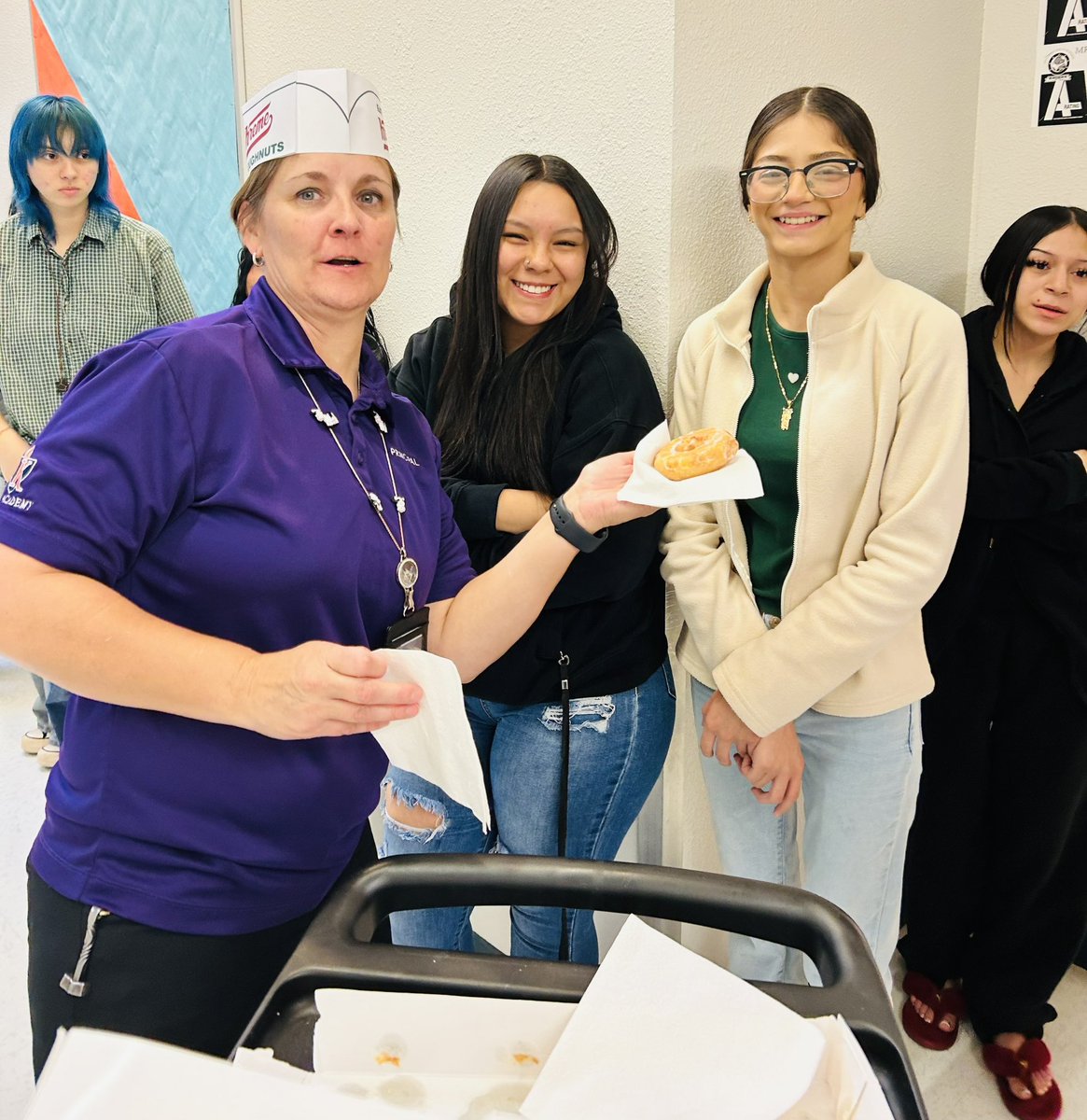 OptionsHS_SISD's tweet image. Great attendance gets students tasty donuts. You all matter every day! #AllInforAttendance #TeamSISD