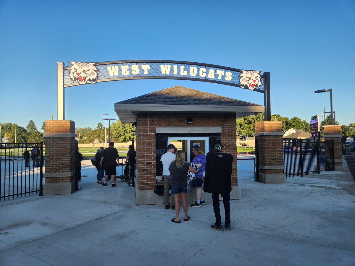 JordanLoppnow's tweet photo. Del Marcelle Stadium -- home of Green Bay West Wildcats football #wisfb -- renovations are complete (I think):

•New stadium archway
•New turf
•New scoreboard
•New bleachers &amp; press box https://t.co/0wOj9sfxem