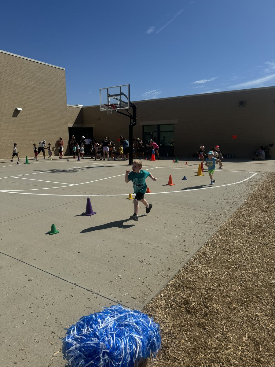 Fun Run <a href="/MPS_BlackElk/">MPS_BlackElk</a> was a hit. #Proud2bMPS <a href="/MillardPS/">Millard Public Schools</a>