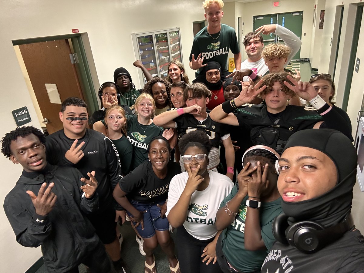 ichighschool's tweet photo. Game Day!! #LightningDelayLife #ICHSFootball #GatorFamily #ProudPrincipal #homecoming #WhyNotUs πππππππ https://t.co/3PqEXspYT9