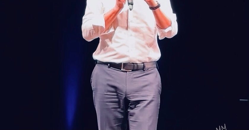 Mosquitas77's tweet photo. Quell’entusiasmo di 5 anni fa c’è, e nessuno potrà mai togliercelo. 
Anzi quando ci provano a noi Vivaci raddoppia. 
E poi con un Leader come il nostro, non potrebbe essere diversamente.

E se qualcuno aveva ancora delle incertezze, sul nuovo posizionamento, @matteorenzi ha ben spiegato i motivi di quella svolta, che poi in fondo svolta non è. 
Se non ci fosse stato il veto da parte di Letta, noi saremmo stati in quella coalizione e il TP non sarebbe mai nato. 

Ultima nota per la cronaca: Il Teatro #Parenti era strapieno di persone vere, non di Troll. 🍀

#ItaliaViva5anni