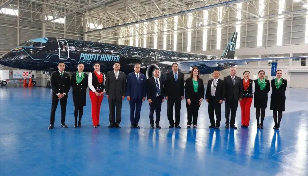 Transponder1200's tweet photo. #Fotos: #Embraer 🇧🇷 aterriza en el #AIFA 🇲🇽 con E195-E2 (#TechEagle) para presentarlo a Mexicana de Aviación.
https://t.co/vQOghH1TpL https://t.co/2nZjmzQLSr