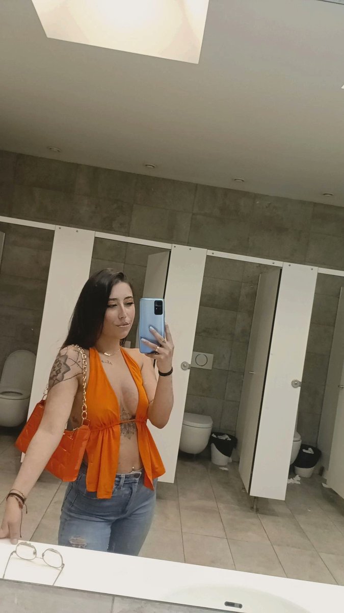 Quien es el buen perro que paga la salida hoy ??? Deseando humillaros🔥