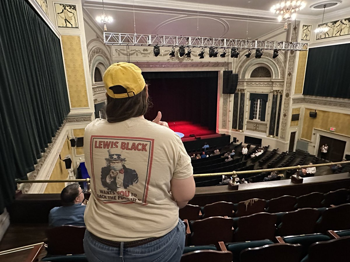 JessicaFellows2's tweet photo. @TheLewisBlack excited to see the best for our third time. Let the Rant begin!! https://t.co/QteQjmuAnr