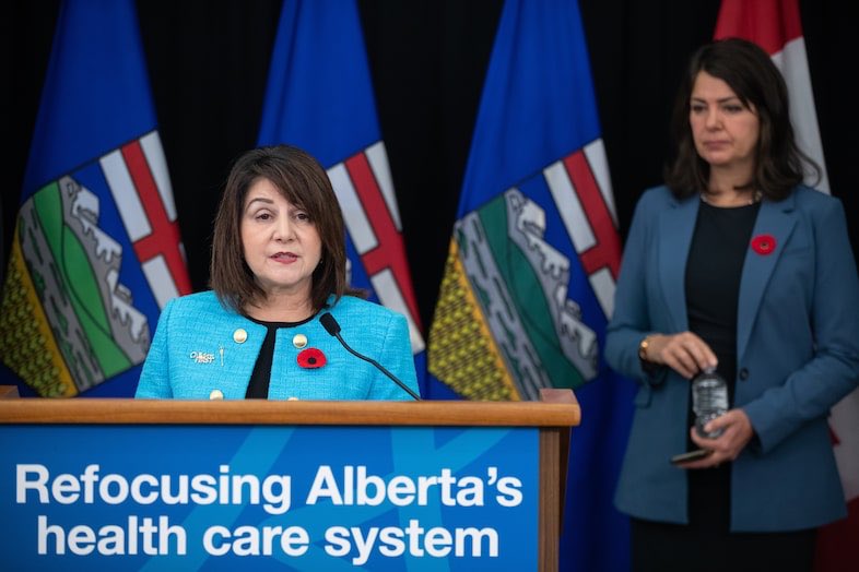 As Paul Parks finishes as AMA president, the gloves come off.       Outgoing Alberta Medical Association president blames government for health care crisis theglobeandmail.com/canada/alberta…