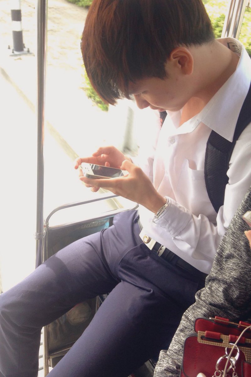 股間がパンパンなエロリーマンくん
ご賞味ください。