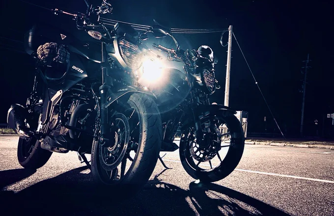 免許取って4ヶ月ジクサー250での移動距離が1200kmを超えました!このまま安全運転で頑張りますー!#ジクサー250#バイク擬人化#ぴっちりスーツ 