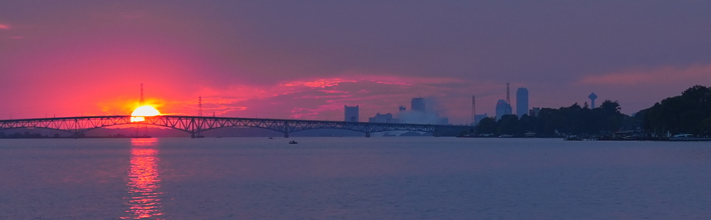 FototakerTony's tweet photo. Tonight's #sunset on the #upperNiagara wasn't blazing, but it was bright and quick! @NiagaraFalls @Canada
@SkylonTower #clouds @SkylonNiagara @NiagaraRegion @CanadaNY #WNYsunsets #upperGrandIslandBridge https://t.co/I3SIn2fLVi