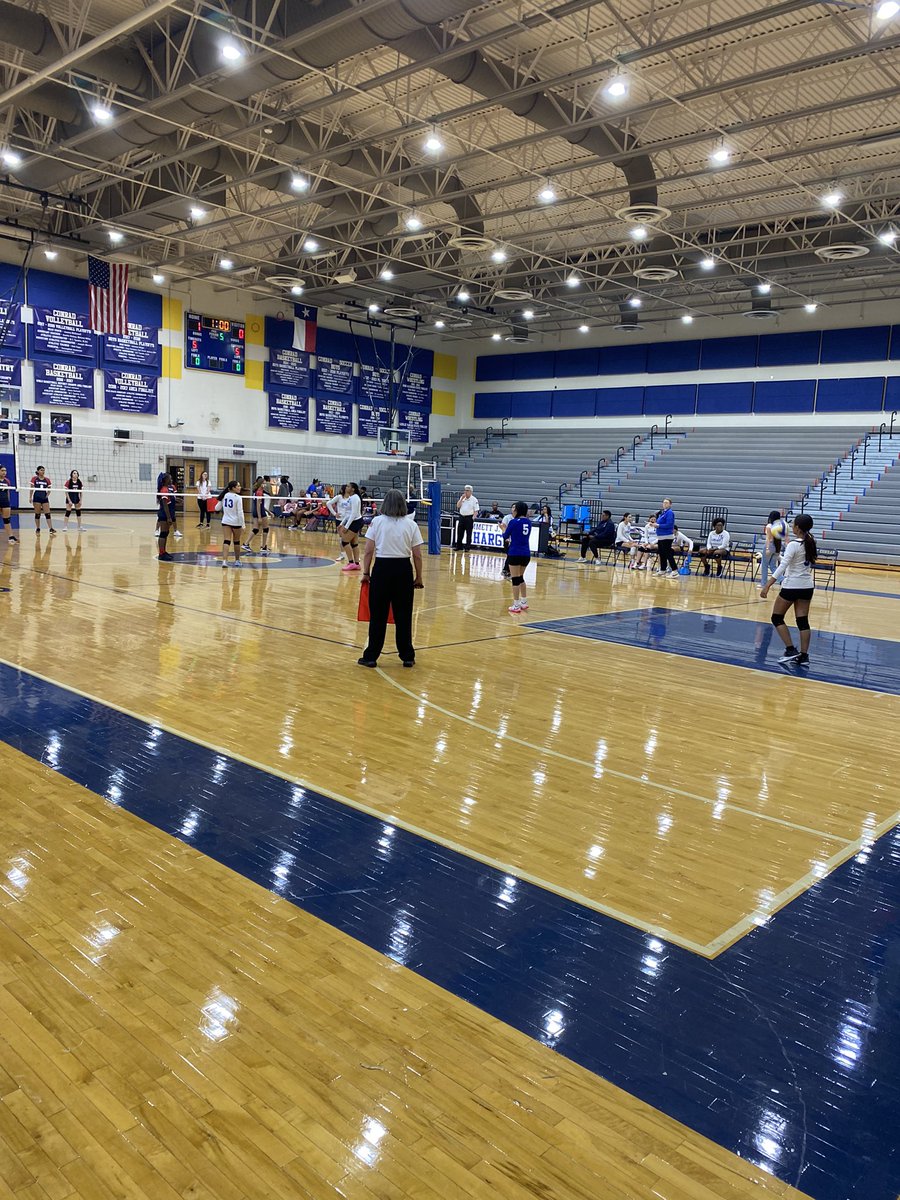 Friday Night VB action let’s Go Lady Chargers ⚡️