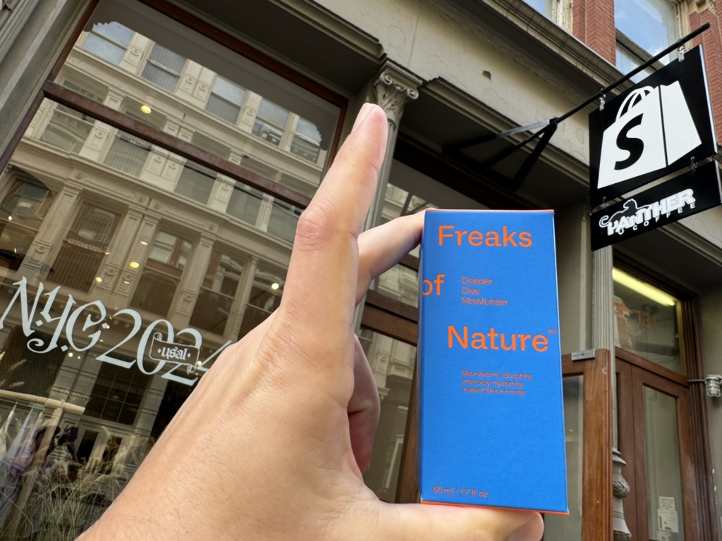 Alexis Ohanian 🗽 (@alexisohanian) on Twitter photo Visited your store concept today <a href="/tobi/">tobi lutke</a> <a href="/harleyf/">Harley Finkelstein</a> — absolutely inspired — and they gave me some nice <a href="/kellyslater/">Kelly Slater</a> suncream + moisturizer because I obviously need it 😆 Visited your store concept today <a href="/tobi/">tobi lutke</a> <a href="/harleyf/">Harley Finkelstein</a> — absolutely inspired — and they gave me some nice <a href="/kellyslater/">Kelly Slater</a> suncream + moisturizer because I obviously need it 😆