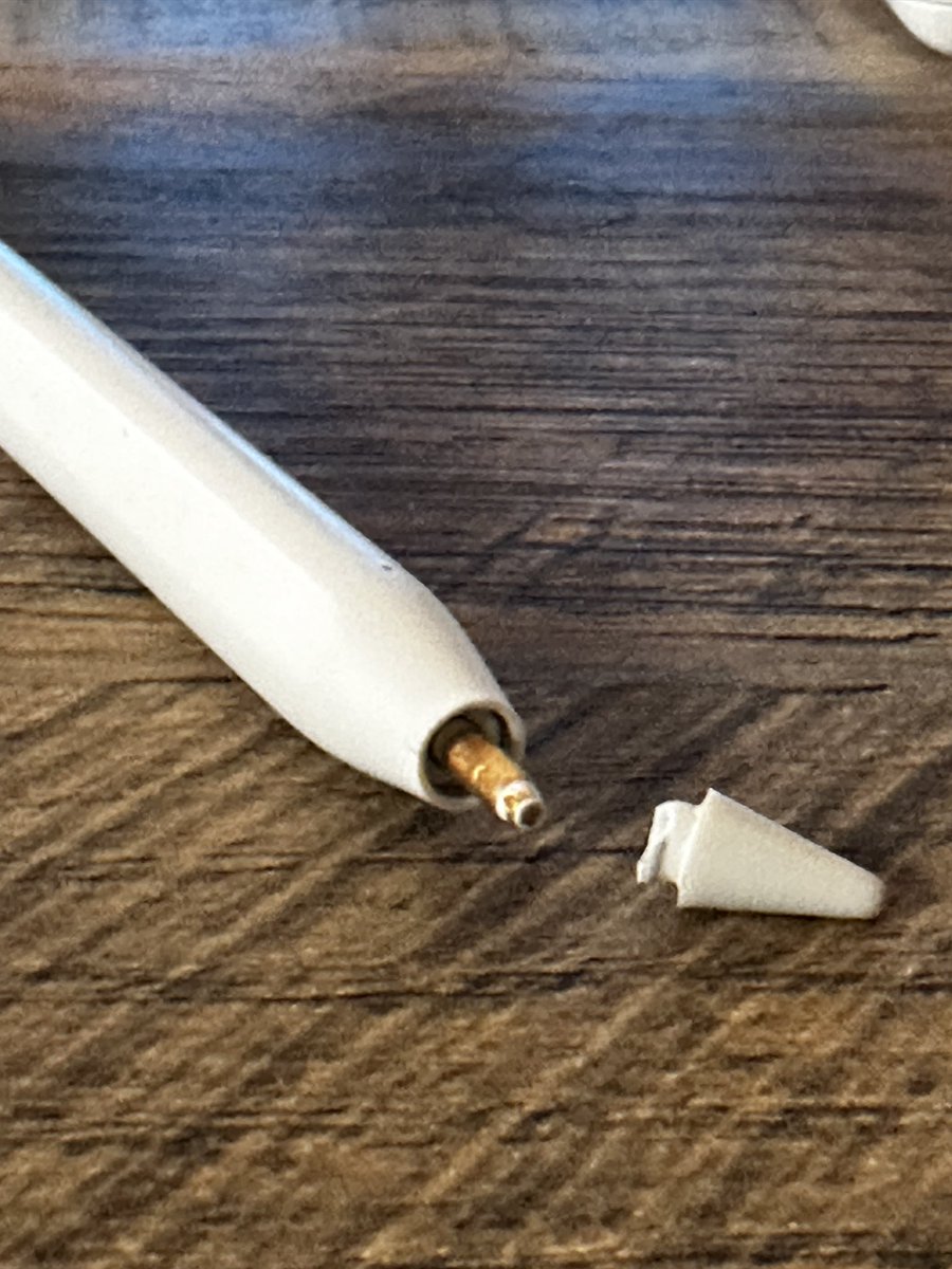 OmarLopez0207's tweet image. What’s more painful than stubbing your toe on a door frame?
…
I know 😢!

A broken #ApplePencil #AppleEdu #cantsketch