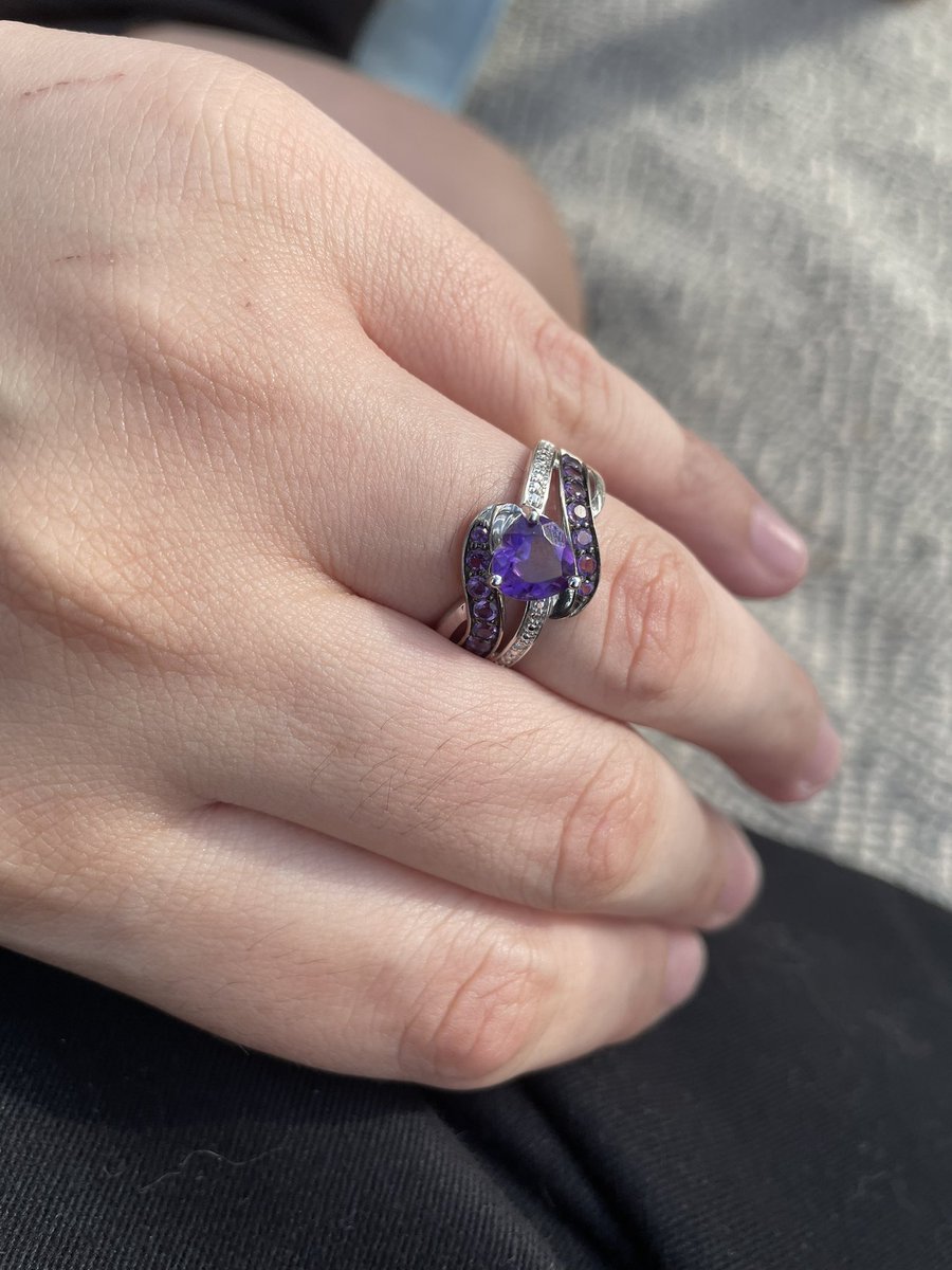 She said yes 😃 

Kept her secret for so long and we have been through so much

2025 is going to be an amazing year