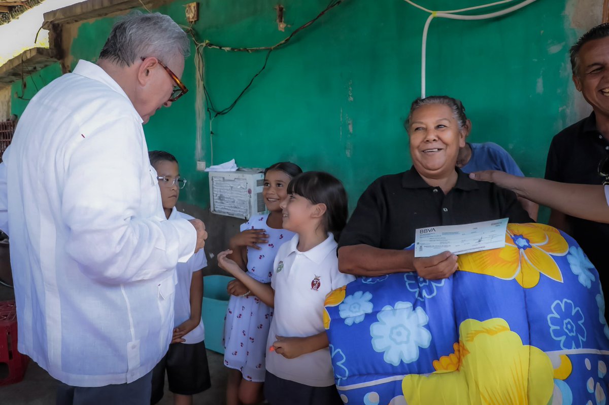 Hoy recorrimos las calles de Corerepe, en Guasave, entregando a las familias afectadas por la tormenta “Ileana” el apoyo económico, material y de alimentos, tenemos el firme compromiso de estar cerca y de atenderles.