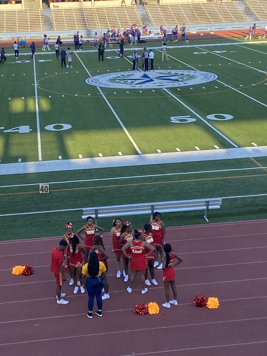 KalinPickett's tweet photo. YATES CHEERLEADERS GEARING UP for tn games
@JackYates_FB 🏈‼️

-
LIVE NOW ON @VarsityShow 
Click the link to watch 🔗⛓️‍💥

https://t.co/bCV6kGgOzk https://t.co/FnmmHYaoHS