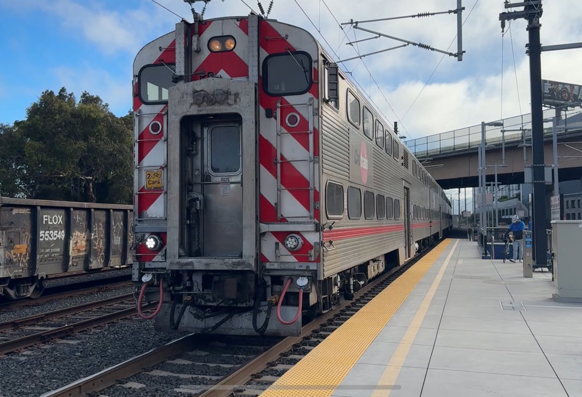 getjer's tweet image. Last day of service for this old, old fleet of equipment 😭