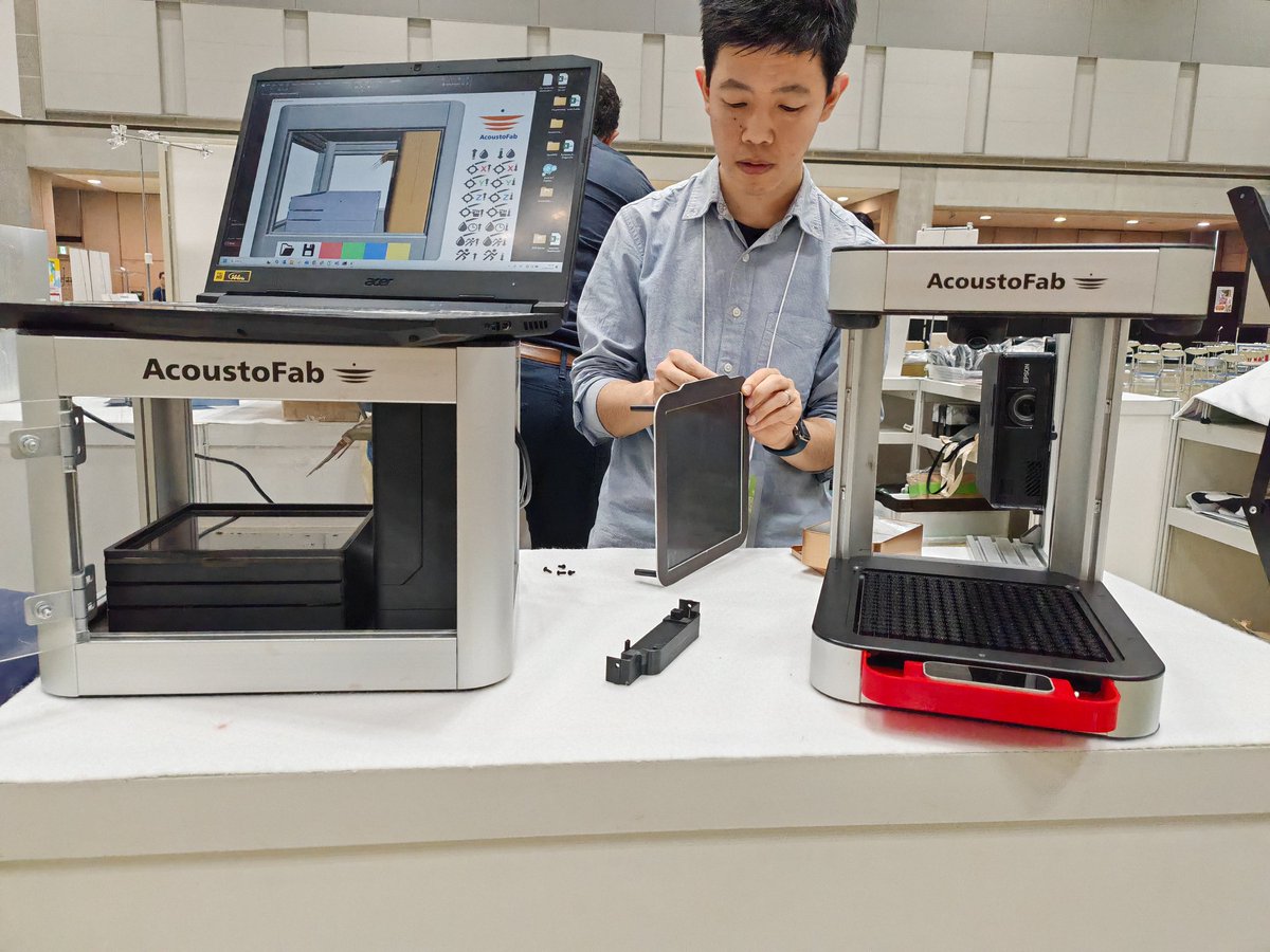 高須正和@ニコ技深センコミュニティ Nico-Tech Shenzhen (@tks) on Twitter photo 超音波浮遊によるFabツール、 AcoustoFab が初のメイカーフェア東京出展!最新の液体混ぜるデモも持ってきてます!
スイッチサイエンスブースにて! <a href="/ssci/">Switch Science</a>
<a href="/ochyai/">落合陽一 Yoichi OCHIAI</a> <a href="/hoshistar81/">星 貴之 Takayuki HOSHI</a> <a href="/AcoustoFab/">AcoustoFab</a> #MFTokyo2024
<a href="/labDNG/">Digital Nature Group</a> 超音波浮遊によるFabツール、 AcoustoFab が初のメイカーフェア東京出展!最新の液体混ぜるデモも持ってきてます!
スイッチサイエンスブースにて! <a href="/ssci/">Switch Science</a>
<a href="/ochyai/">落合陽一 Yoichi OCHIAI</a> <a href="/hoshistar81/">星 貴之 Takayuki HOSHI</a> <a href="/AcoustoFab/">AcoustoFab</a> #MFTokyo2024
<a href="/labDNG/">Digital Nature Group</a>