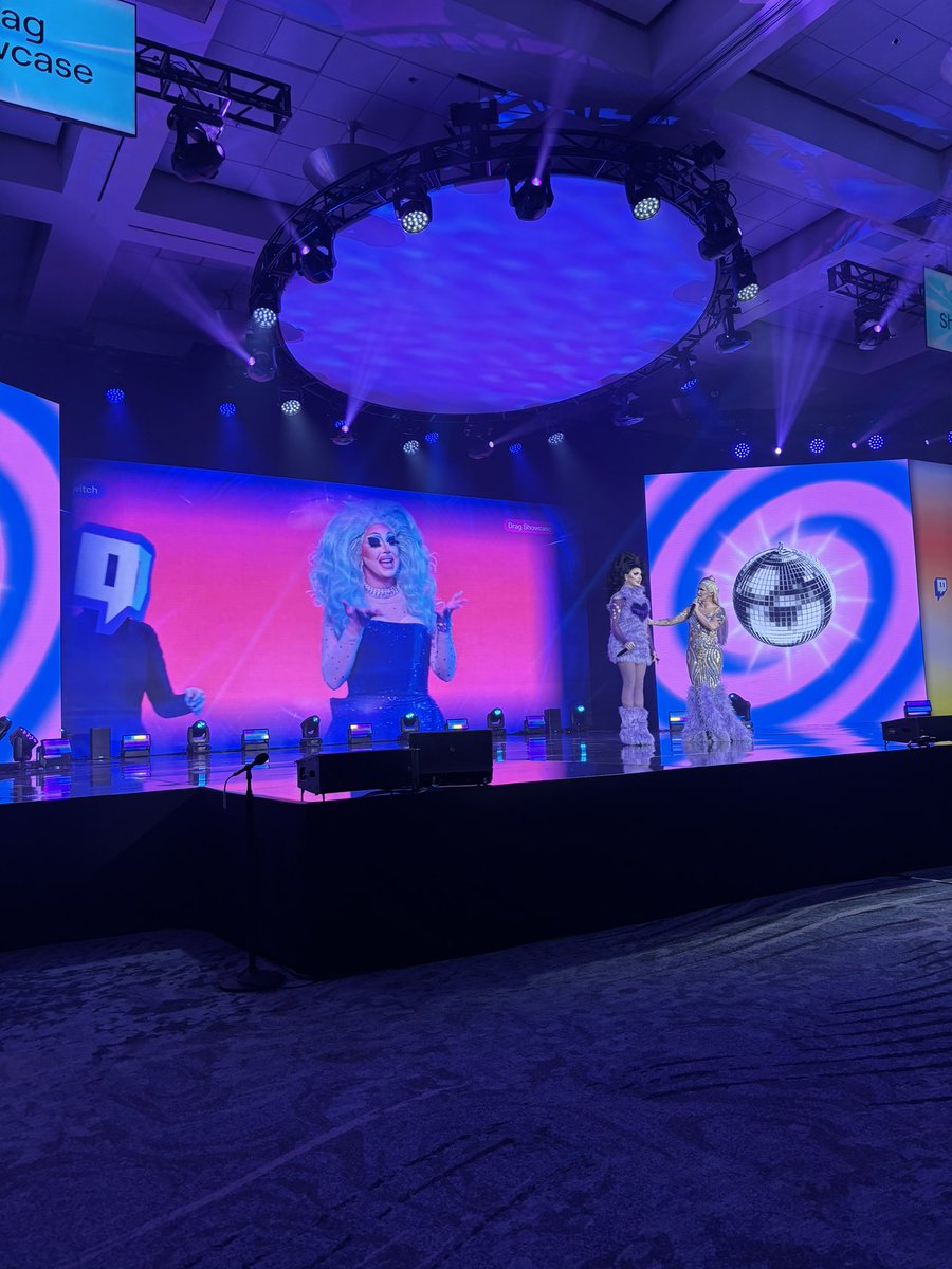 tinyandtrash's tweet photo. my favourite part of @Twitch con 😍🫶🏻💜 #DragShowcase https://t.co/0QzFJUVjNp