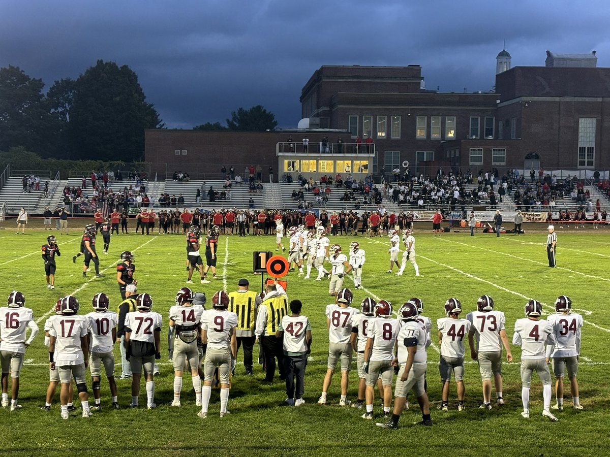 🚨FRIDAY NIGHT LIGHTS🚨

Watching Westfield take on Amherst.
#WesternMassFootball 🏈
#JoinTheParliament 🦉