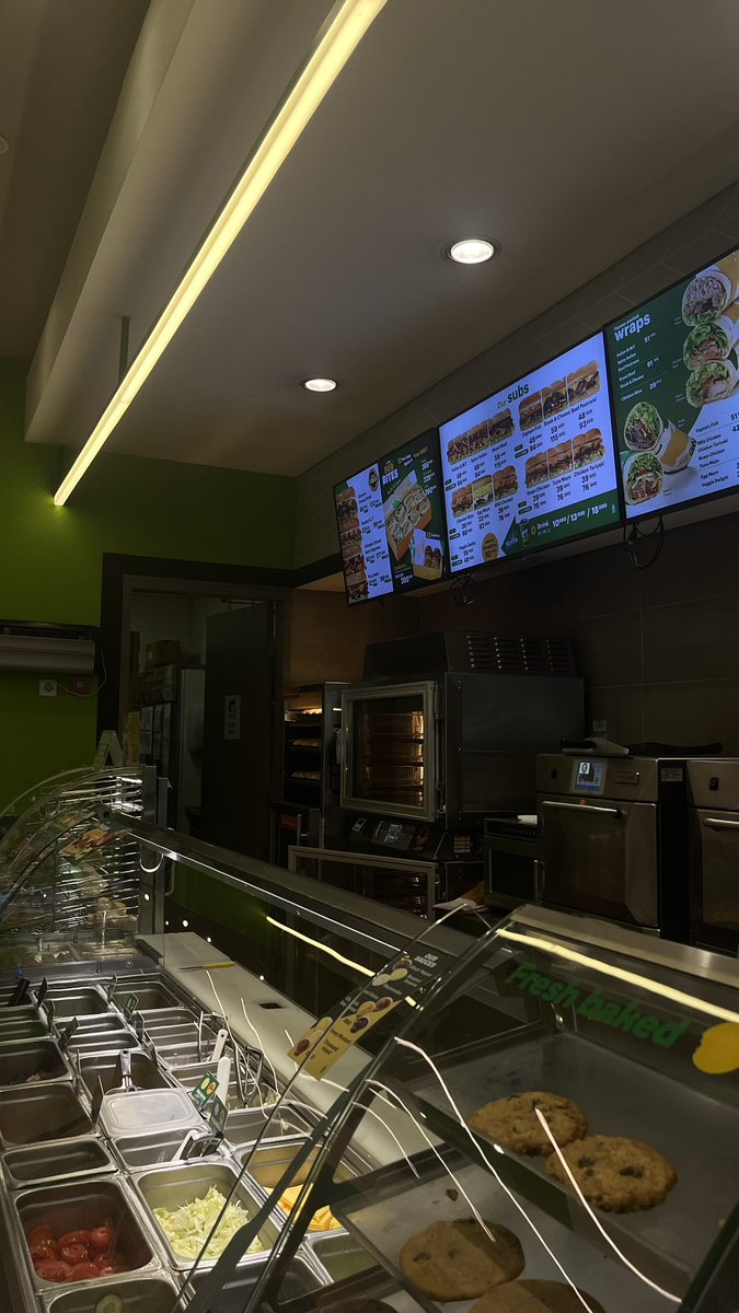 rnenj_'s tweet photo. when u kepikiran subway dan kemarin tbtb diajak makan subway🥺🍻 https://t.co/Zi6p1YRGfz