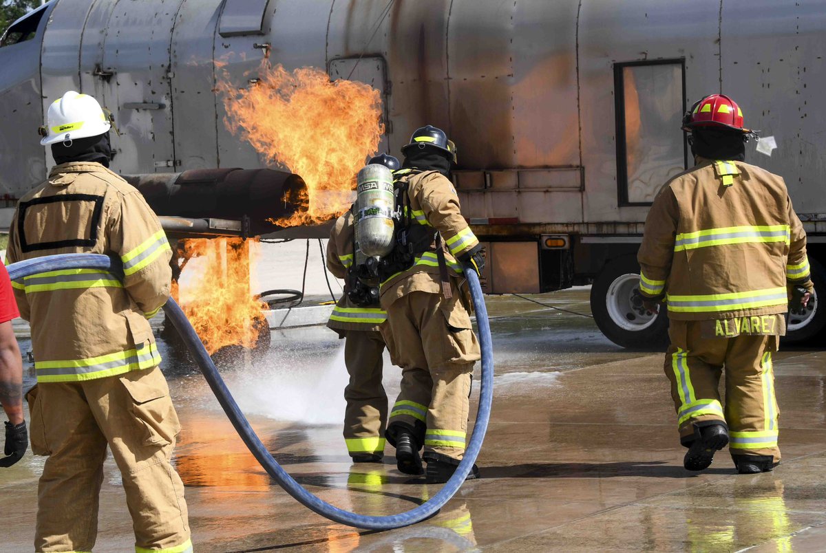 JTF_Bravo's tweet image. For 38 firefighters from 6 nations, #CENTAMSMOKE 24-2 has come to an end. 🔥🧯
Participants trained for 35+ hours on vehicle extraction, rescue, & various live-fires.
@Southcom @AFSOUTH @usembassyhn @usembassyguate @USEmbassySV @USMissionBelize @USEmbassyBogota @USEmbassyJA