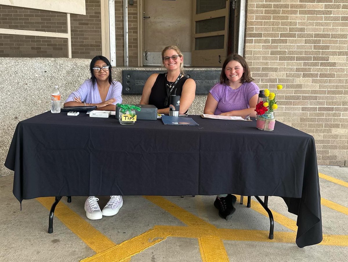 cliftoncds's tweet image. Big congrats 👏🏽🎉 to our #CulinaryArts team for a successful first #CliftonLuncheon! It was so great to see customers and friends back in our #CliftonCafe.

Save the date for our next luncheon on Oct 11!

@Secondary_AISD @AISD_CTE @AustinISD @MsEdsonsKiddos