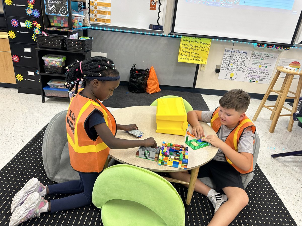 Future Engineers!! These little engineers created their own unique bridges 🌉 <a href="/NISDFranklinES/">Kay Franklin ES</a> <a href="/NISDGTAA/">NISD GT & AA</a>