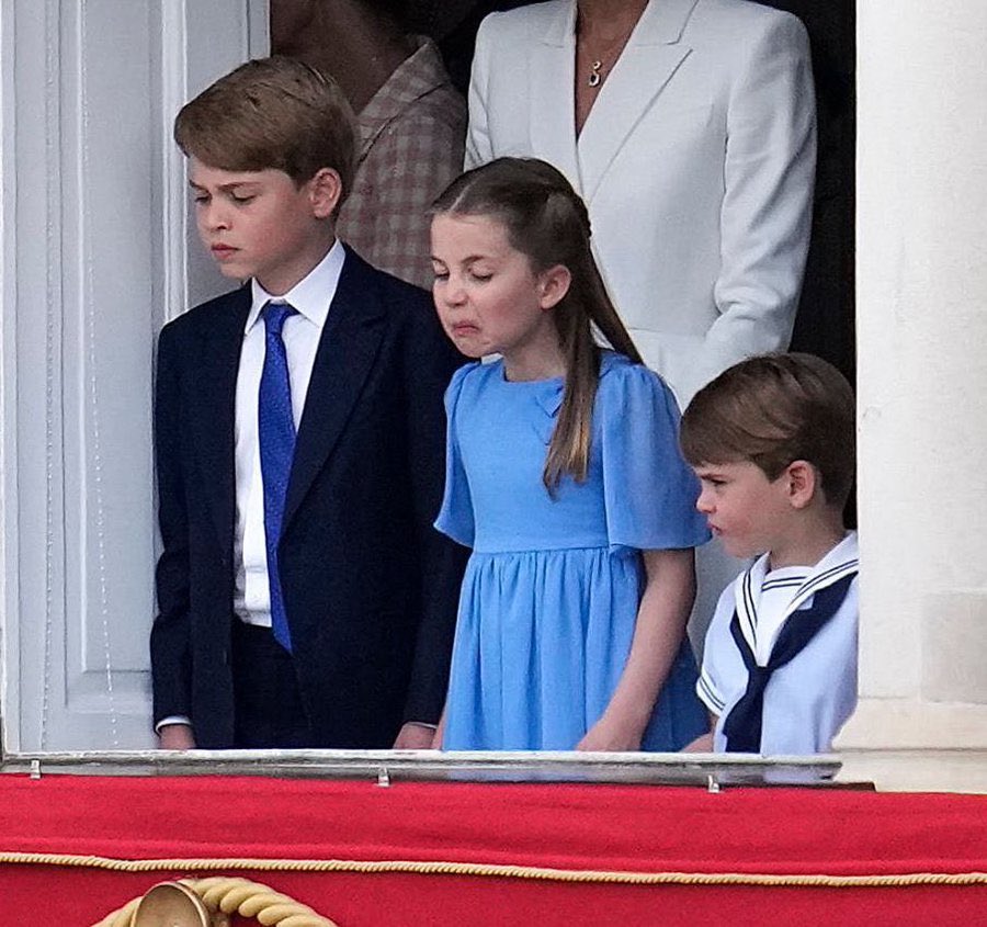 RobertMSterling's tweet image. McKinsey junior consultants finding out you went to a state school