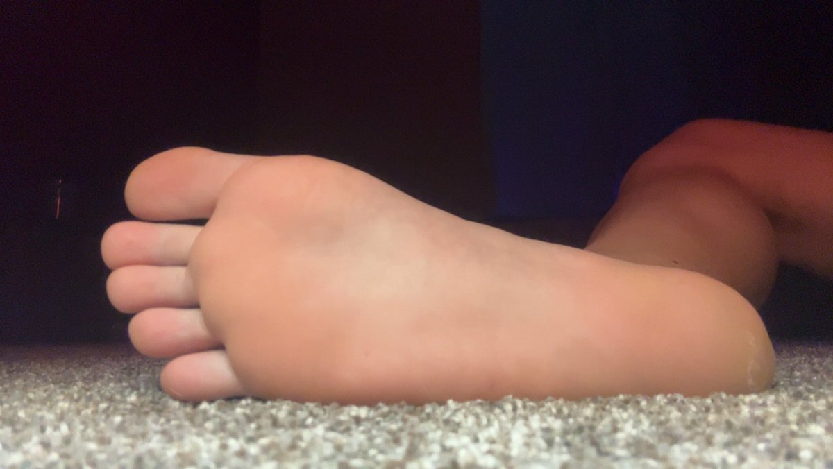 ToetallyFreaks's tweet photo. Who wants these feet? Let me walk all over you with them. #footfetish #feet https://t.co/8B0nSLe6hm