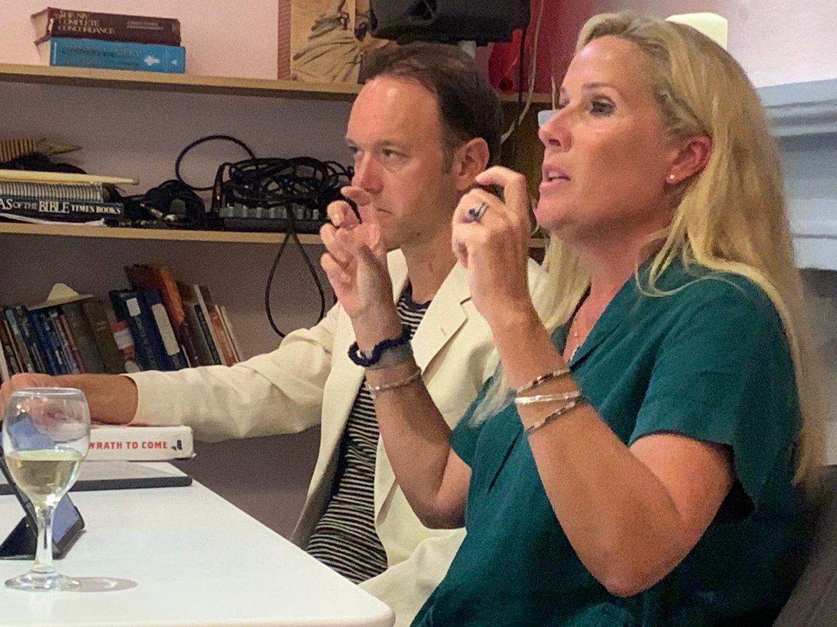 Extraordinary, packed out &amp; electric session with <a href="/sarahchurchwell/">Sarah Churchwell</a> &amp; <a href="/ahmpreston/">Alex Preston</a> on the forthcoming 🇺🇲 elections 
SO much insight &amp; info &amp; clarity &amp; context